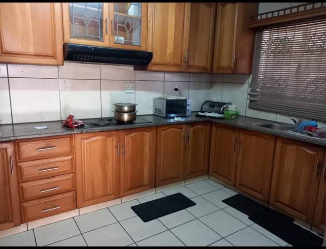 4 BEDROOM HOUSE FOR SALE IN MONTFORD